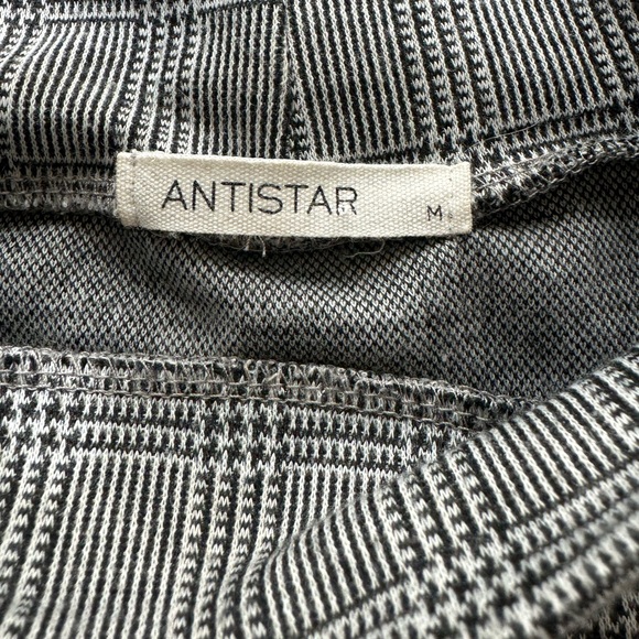 ANTISTAR CLASSIC CROP TOP, SIZE M (FITS LIKE A SMALL) STELLAR WITH WHITE JEANS - Picture 3 of 8